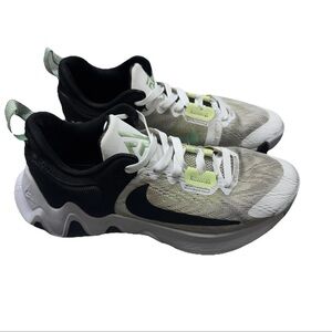 Nike Giannis Immortality Sneaker
Shoe Mens 7.5 White Black Volt
Basketball